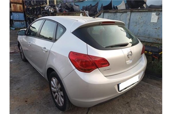 opel astra j del año 2011