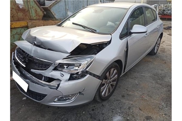 opel astra j del año 2011