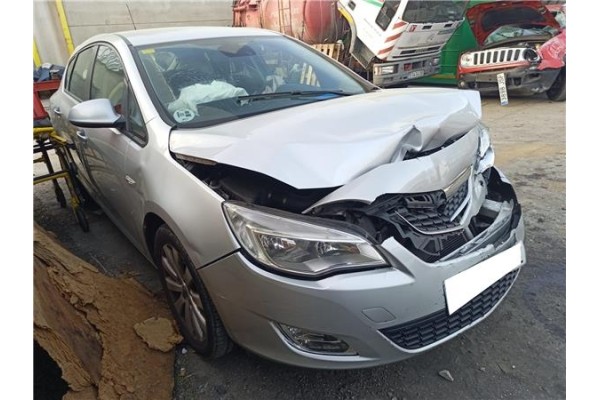 opel astra j del año 2011