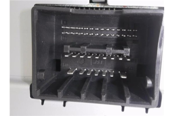 Recambio de autoradio para opel astra j 1.7 cdti referencia OEM IAM 13334053  