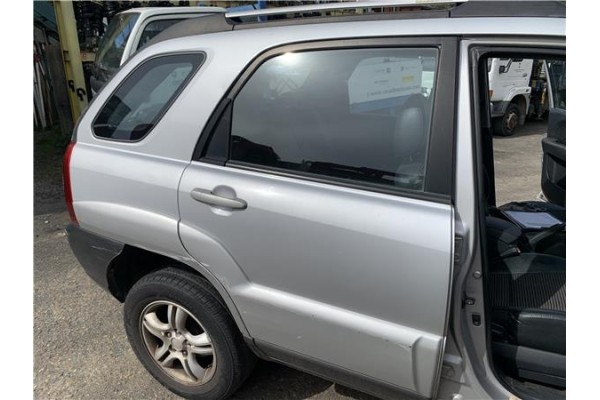 Recambio de puerta trasero derecha para kia sportage (km) 2.0 crdi referencia OEM IAM 770041F050  