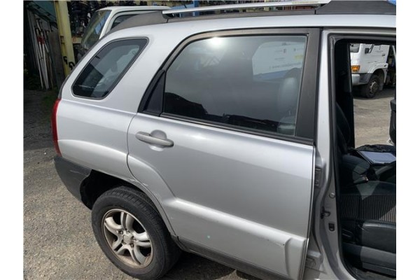 Recambio de puerta trasero derecha para kia sportage (km) 2.0 crdi referencia OEM IAM 770041F050  