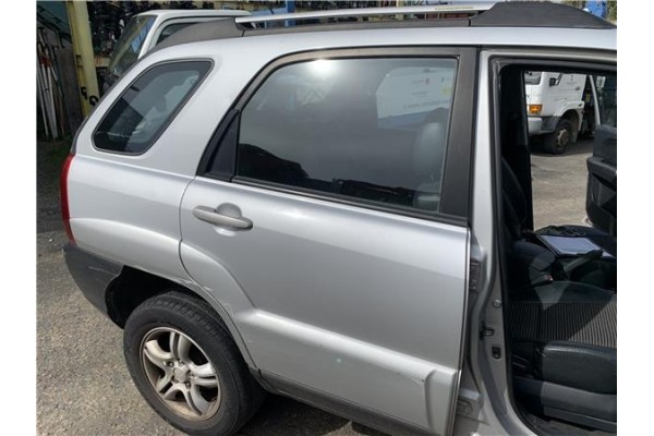 Recambio de puerta trasero derecha para kia sportage (km) 2.0 crdi referencia OEM IAM 770041F050  