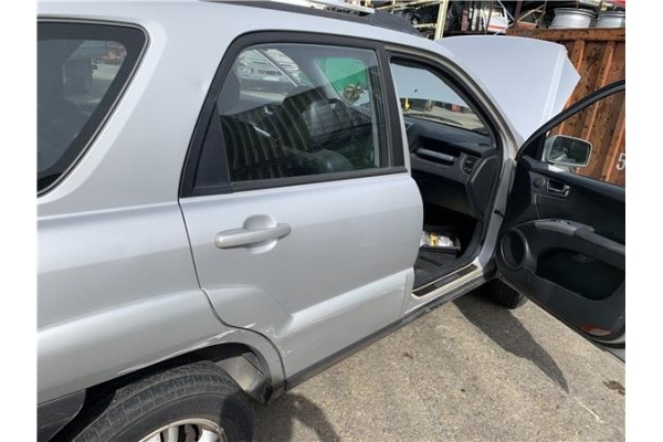 Recambio de puerta trasero derecha para kia sportage (km) 2.0 crdi referencia OEM IAM 770041F050  