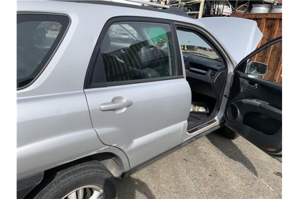 Recambio de puerta trasero derecha para kia sportage (km) 2.0 crdi referencia OEM IAM 770041F050  