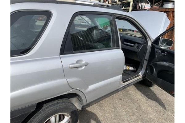 Recambio de puerta trasero derecha para kia sportage (km) 2.0 crdi referencia OEM IAM 770041F050  