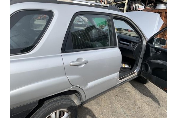 Recambio de puerta trasero derecha para kia sportage (km) 2.0 crdi referencia OEM IAM 770041F050  