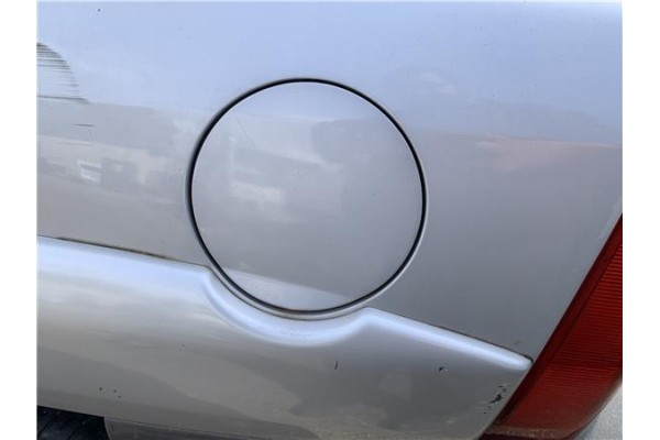 Recambio de tapa exterior combustible para kia sportage (km) 2.0 crdi referencia OEM IAM 695101F000  