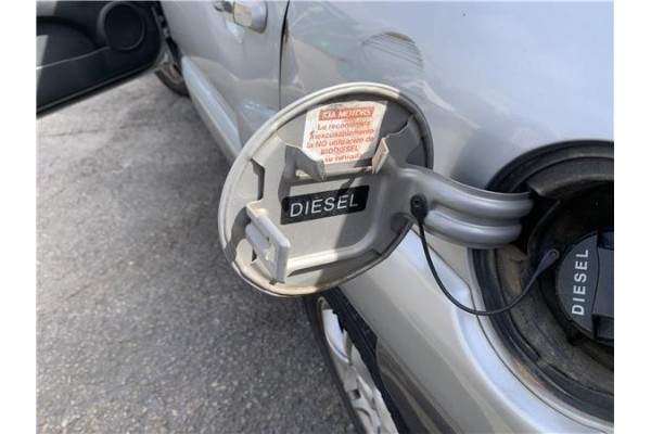 Recambio de tapa exterior combustible para kia sportage (km) 2.0 crdi referencia OEM IAM 695101F000  