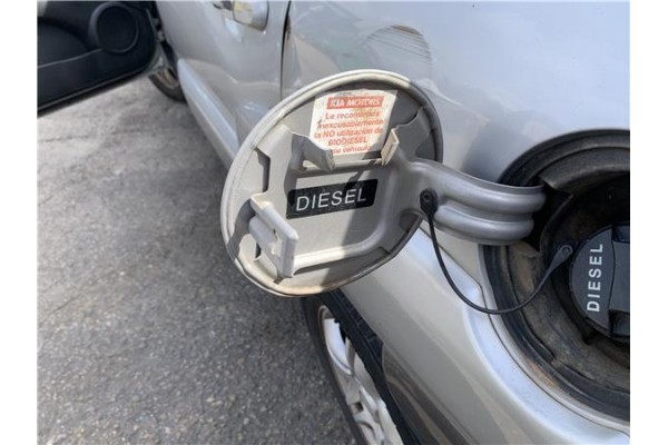 Recambio de tapa exterior combustible para kia sportage (km) 2.0 crdi referencia OEM IAM 695101F000  