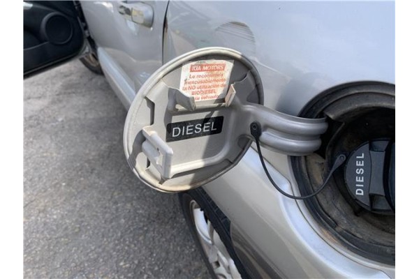 Recambio de tapa exterior combustible para kia sportage (km) 2.0 crdi referencia OEM IAM 695101F000  