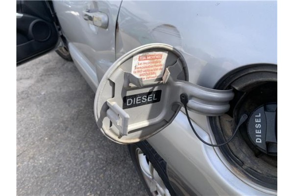 Recambio de tapa exterior combustible para kia sportage (km) 2.0 crdi referencia OEM IAM 695101F000  