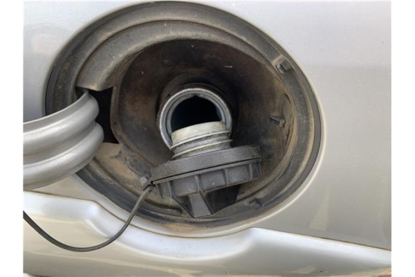 Recambio de tapon combustible para kia sportage (km) 2.0 crdi referencia OEM IAM 310103A800  
