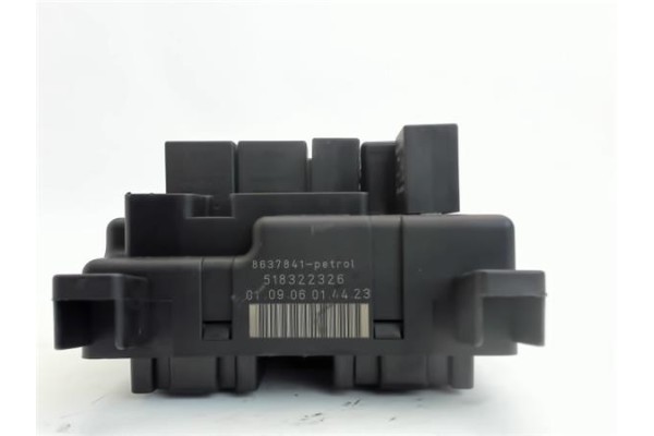 Recambio de caja fusibles/rele para volvo s80 berlina 2.4 referencia OEM IAM 518322326 8637841 