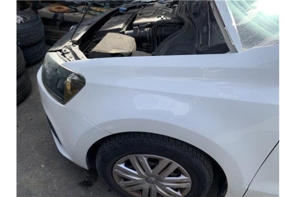 Recambio de aleta delantero izquierda para volkswagen polo v (6c1) 1.4 advance bmt referencia OEM IAM 6R0821105J 6R0821105H 