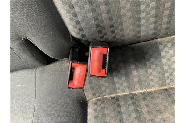 Recambio de anclaje cinturon trasero izquierdo para volkswagen polo v (6c1) 1.4 advance bmt referencia OEM IAM 6R0857739  