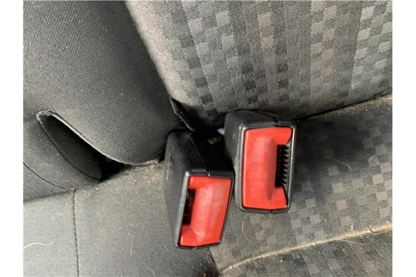 Recambio de anclaje cinturon trasero izquierdo para volkswagen polo v (6c1) 1.4 advance bmt referencia OEM IAM 6R0857739  