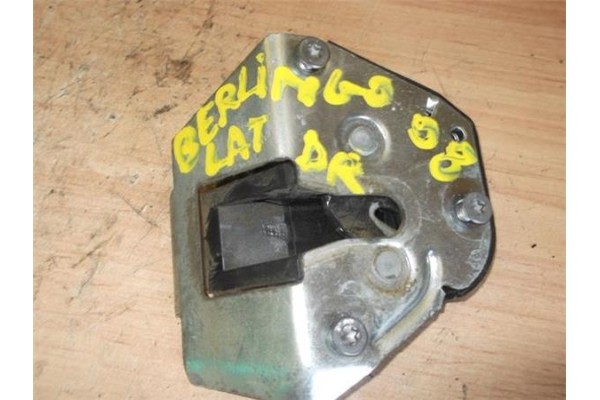 Recambio de cierre electromagnetico trasero derecho para citroen berlingo furgón 1.6 hdi 90 referencia OEM IAM 913878  