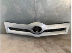 Recambio de rejilla paragolpes delantero para toyota corolla verso (r1) 2.2 d-4d referencia OEM IAM 531110F020  