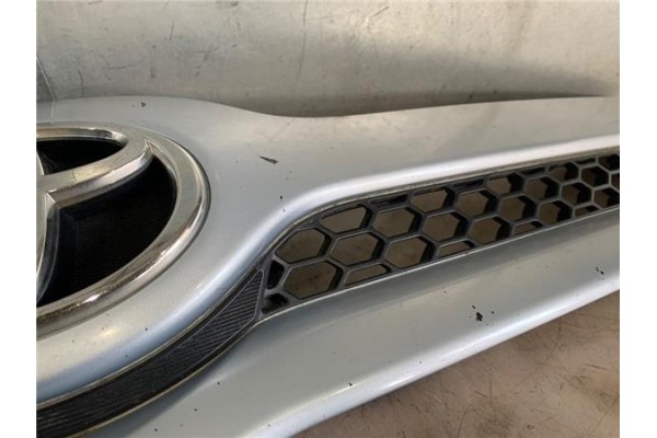 Recambio de rejilla paragolpes delantero para toyota corolla verso (r1) 2.2 d-4d referencia OEM IAM 531110F020  