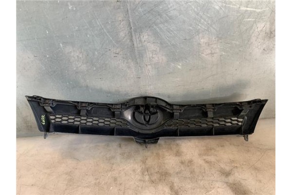 Recambio de rejilla paragolpes delantero para toyota corolla verso (r1) 2.2 d-4d referencia OEM IAM 531110F020  