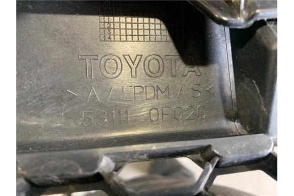 Recambio de rejilla paragolpes delantero para toyota corolla verso (r1) 2.2 d-4d referencia OEM IAM 531110F020  