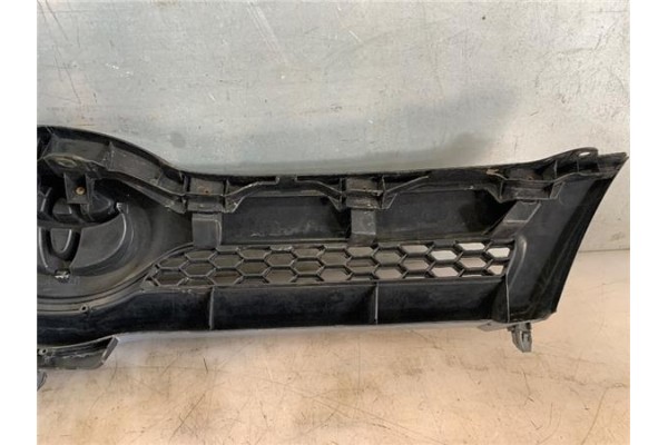 Recambio de rejilla paragolpes delantero para toyota corolla verso (r1) 2.2 d-4d referencia OEM IAM 531110F020  