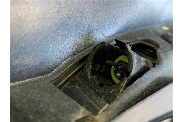 Recambio de aleron trasero para renault clio ii fase ii (b/cb0) 1.2 privilege referencia OEM IAM 7700427352  