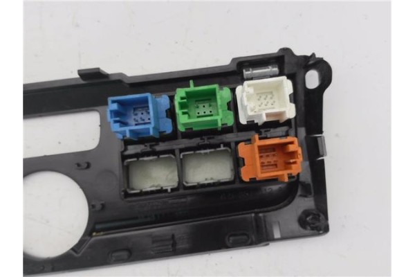 Recambio de embellecedor mando clima para volkswagen t6 transporter furgón/combi (sg) 2.0 kombi 4motion referencia OEM IAM 7E585