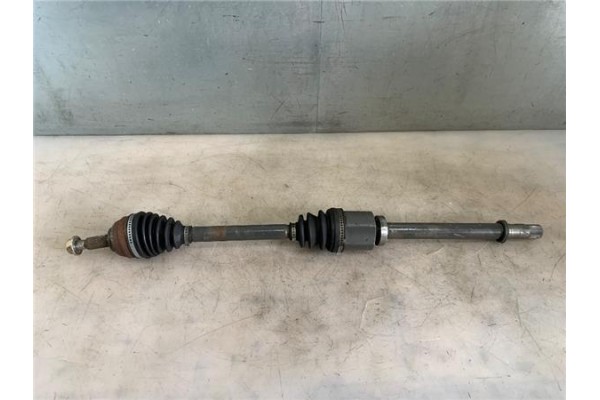 Recambio de palier delantero derecho para renault megane ii classic berlina 2.0 expression referencia OEM IAM 8200790519  