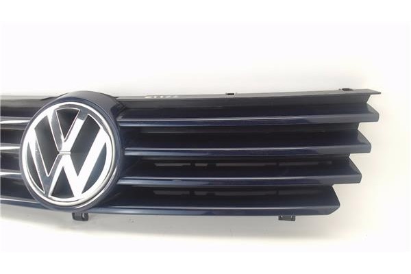 Recambio de rejilla capo para volkswagen polo iii berlina (6n2) 1.4 conceptline referencia OEM IAM 6N0853651J 6N0853655 