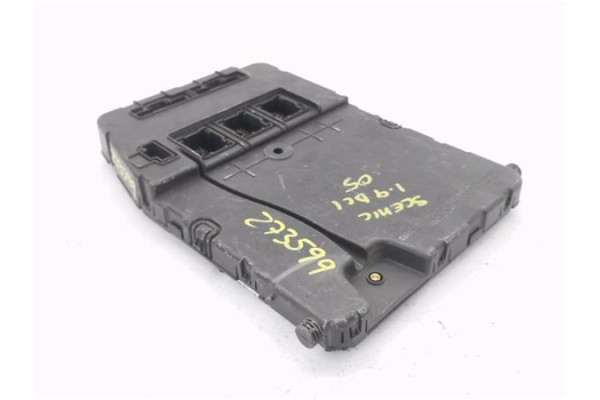 Recambio de caja fusibles/rele para renault scenic ii (jm) 1.9 dci (jm12, jm0g) referencia OEM IAM 8200351184  