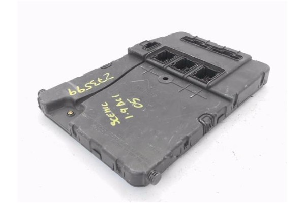 Recambio de caja fusibles/rele para renault scenic ii (jm) 1.9 dci (jm12, jm0g) referencia OEM IAM 8200351184  