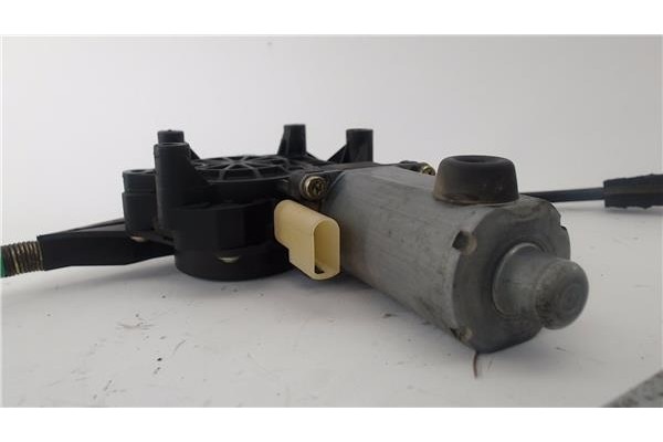 Recambio de mecanismo elevalunas delantero izquierdo para ford mondeo ii (bap) 1.8 td referencia OEM IAM 130821792  