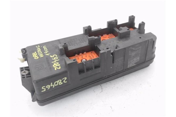 Recambio de caja fusibles/rele para opel vectra c berlina 1.9 cdti referencia OEM IAM 13205802 519181002 