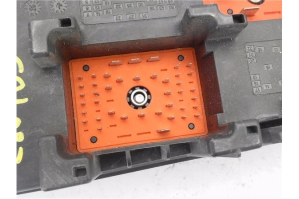 Recambio de caja fusibles/rele para opel vectra c berlina 1.9 cdti referencia OEM IAM 13205802 519181002 