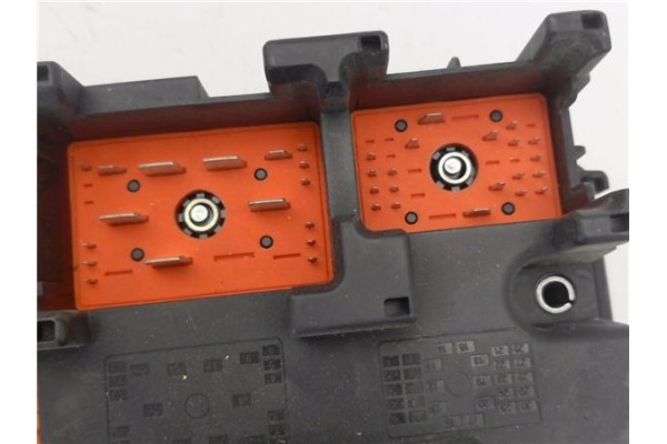 Recambio de caja fusibles/rele para opel vectra c berlina 1.9 cdti referencia OEM IAM 13205802 519181002 