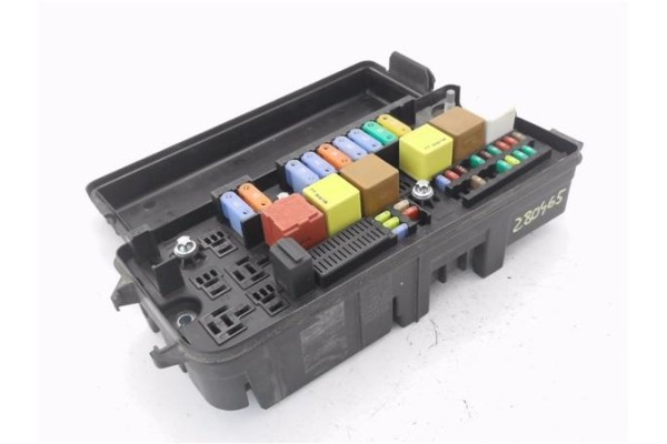 Recambio de caja fusibles/rele para opel vectra c berlina 1.9 cdti referencia OEM IAM 13205802 519181002 