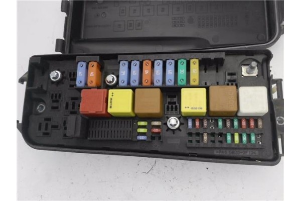 Recambio de caja fusibles/rele para opel vectra c berlina 1.9 cdti referencia OEM IAM 13205802 519181002 