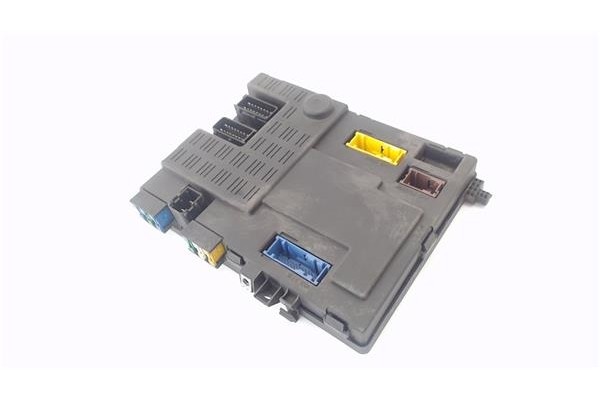 Recambio de caja fusibles/rele para citroen xsara picasso 2.0 hdi referencia OEM IAM 73005812  