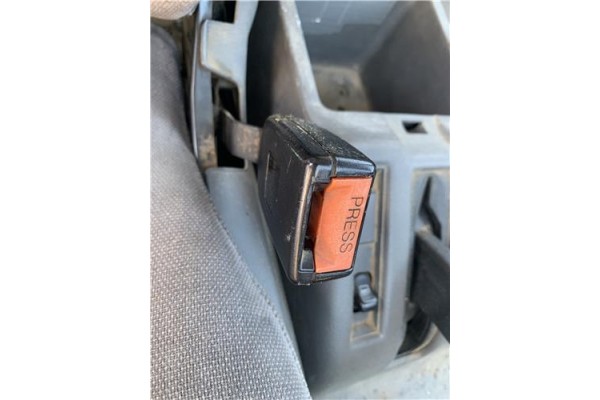 Recambio de anclaje cinturon delantero derecho para nissan terrano ii (r20) 2.7 td 4wd referencia OEM IAM 868420F010  
