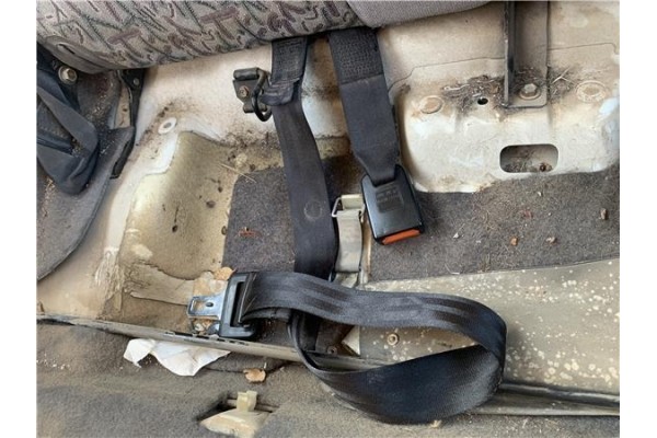 Recambio de cinturon seguridad trasero central para nissan terrano ii (r20) 2.7 td 4wd referencia OEM IAM 888500F010  