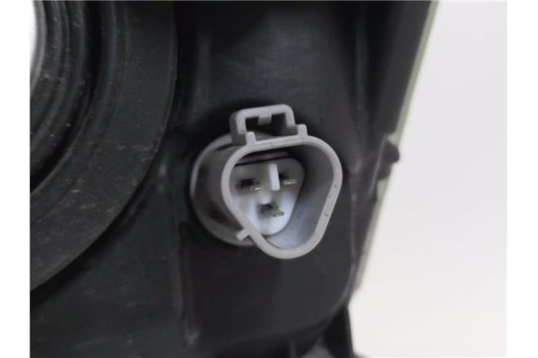 Recambio de faro delantero dcho para toyota corolla verso (r1) 2.2 d-4d referencia OEM IAM 7357230400  