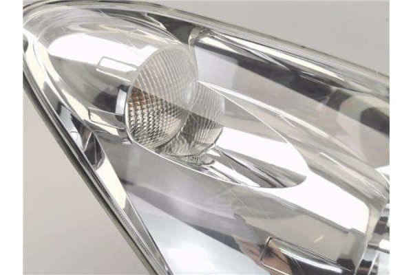 Recambio de faro delantero dcho para toyota corolla verso (r1) 2.2 d-4d referencia OEM IAM 7357230400  