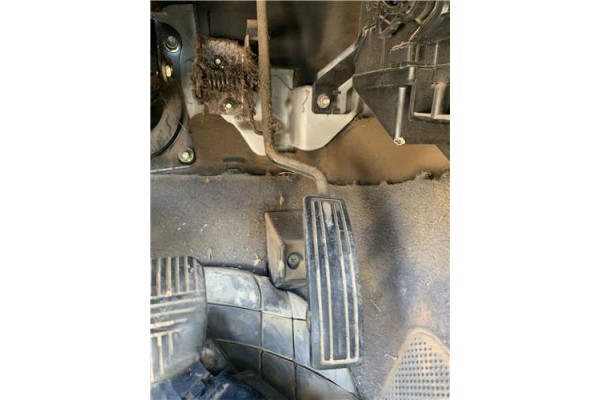 Recambio de pedal acelerador para nissan terrano ii (r20) 2.7 td 4wd referencia OEM IAM 180100F000 1811001F00 