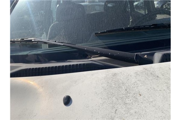 Recambio de brazo limpiaparabrisas delantero derecho para nissan terrano ii (r20) 2.7 td 4wd referencia OEM IAM 288850F000  