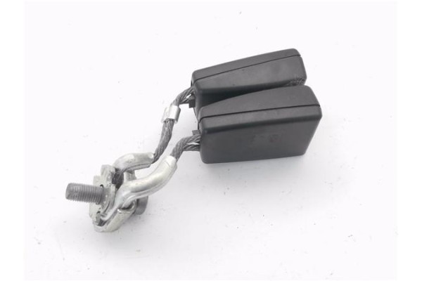 Recambio de anclaje cinturon trasero izquierdo para seat leon (1p1) 1.6 tdi referencia OEM IAM 1K0857739M  