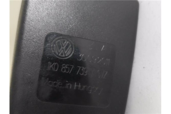 Recambio de anclaje cinturon trasero izquierdo para seat leon (1p1) 1.6 tdi referencia OEM IAM 1K0857739M  