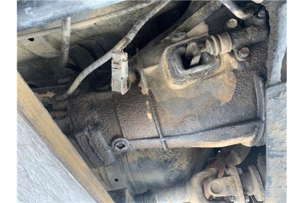 Recambio de caja cambios manual 4x4 para nissan terrano ii (r20) 2.7 td 4wd referencia OEM IAM 32101G2342 310204GX18 