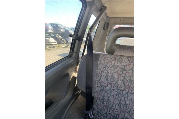 Recambio de cinturon seguridad trasero derecho para nissan terrano ii (r20) 2.7 td 4wd referencia OEM IAM 888440F010 888440F060 